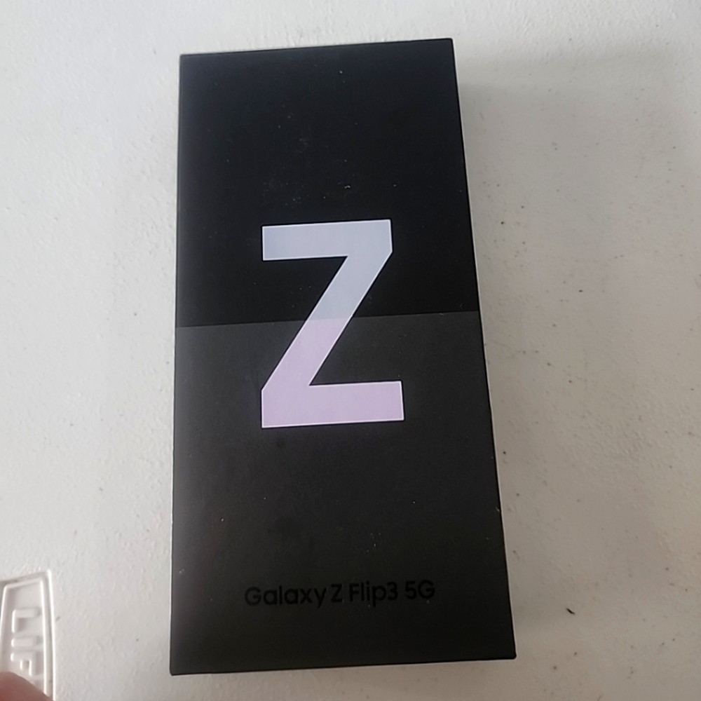 Samsung Galaxy Z Flip3 5G Box